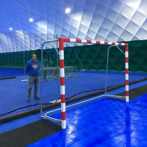 Onze vrijstaande zaaldoelen. Absoluut topkwaliteit voor een zeer scherpe prijs. Als zaalhockeydoel, zaalvoetbaldoel en als handbaldoel.